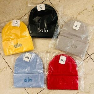 ALO Notable Beanie never worn, still in plastic sleeve. Unisex, NWT